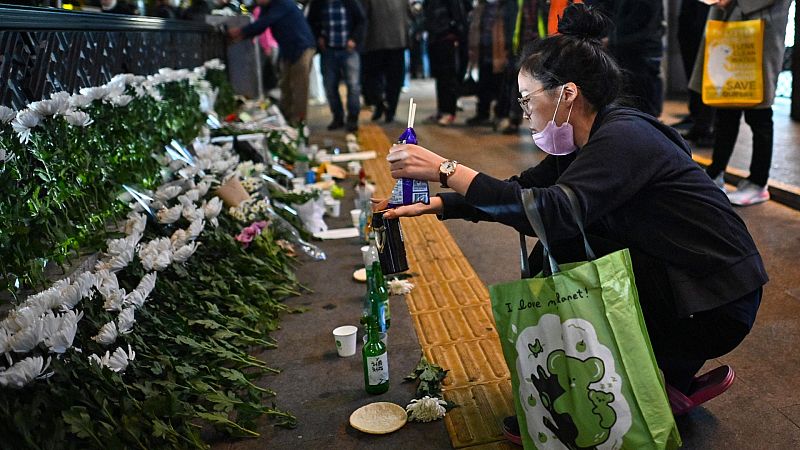 Los minutos de horror de la estampida en Seúl: "Había mucha gente empujando y no se podía salir"