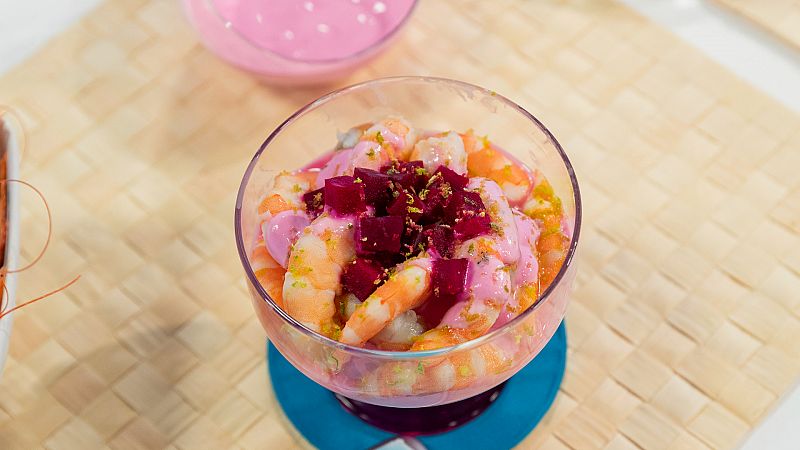 Recetas de Navidad |  Cocktail de marisco con salsa rosa saludable de remolacha de Marta Verona