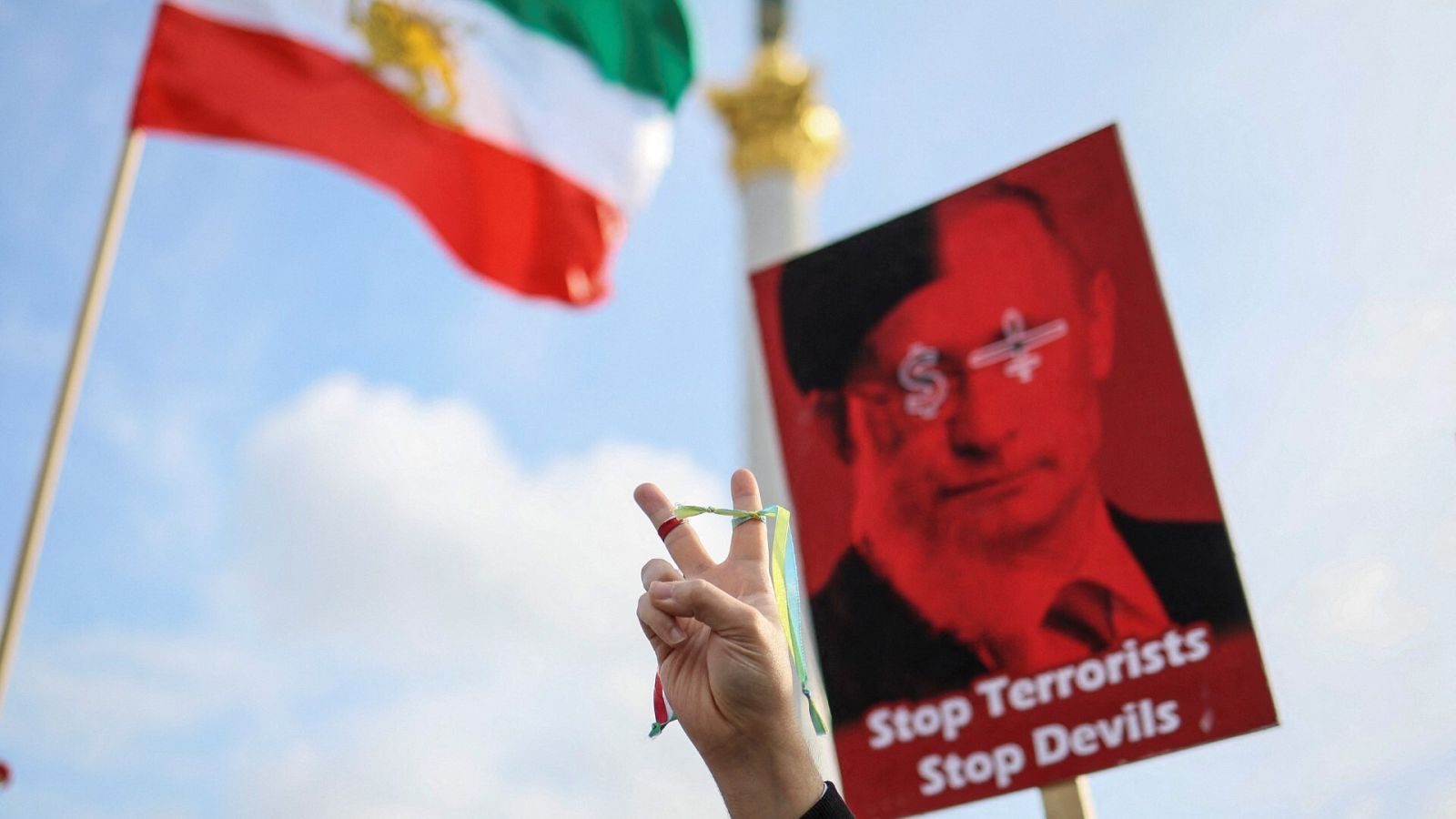 Protestas en Kiev contra el gobierno de Irán