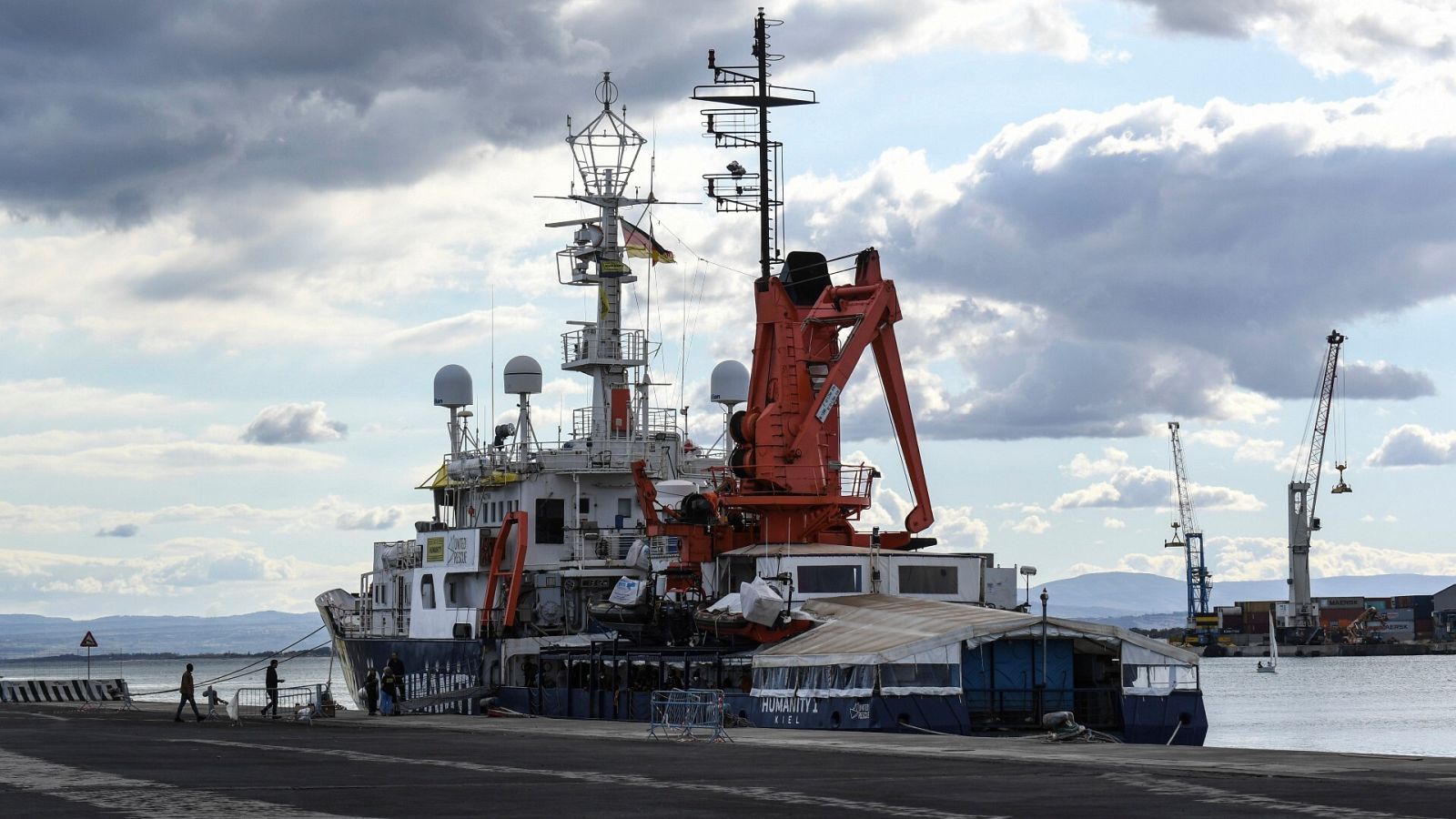 El barco Humanity 1 en el puerto de Catania, Sicilia