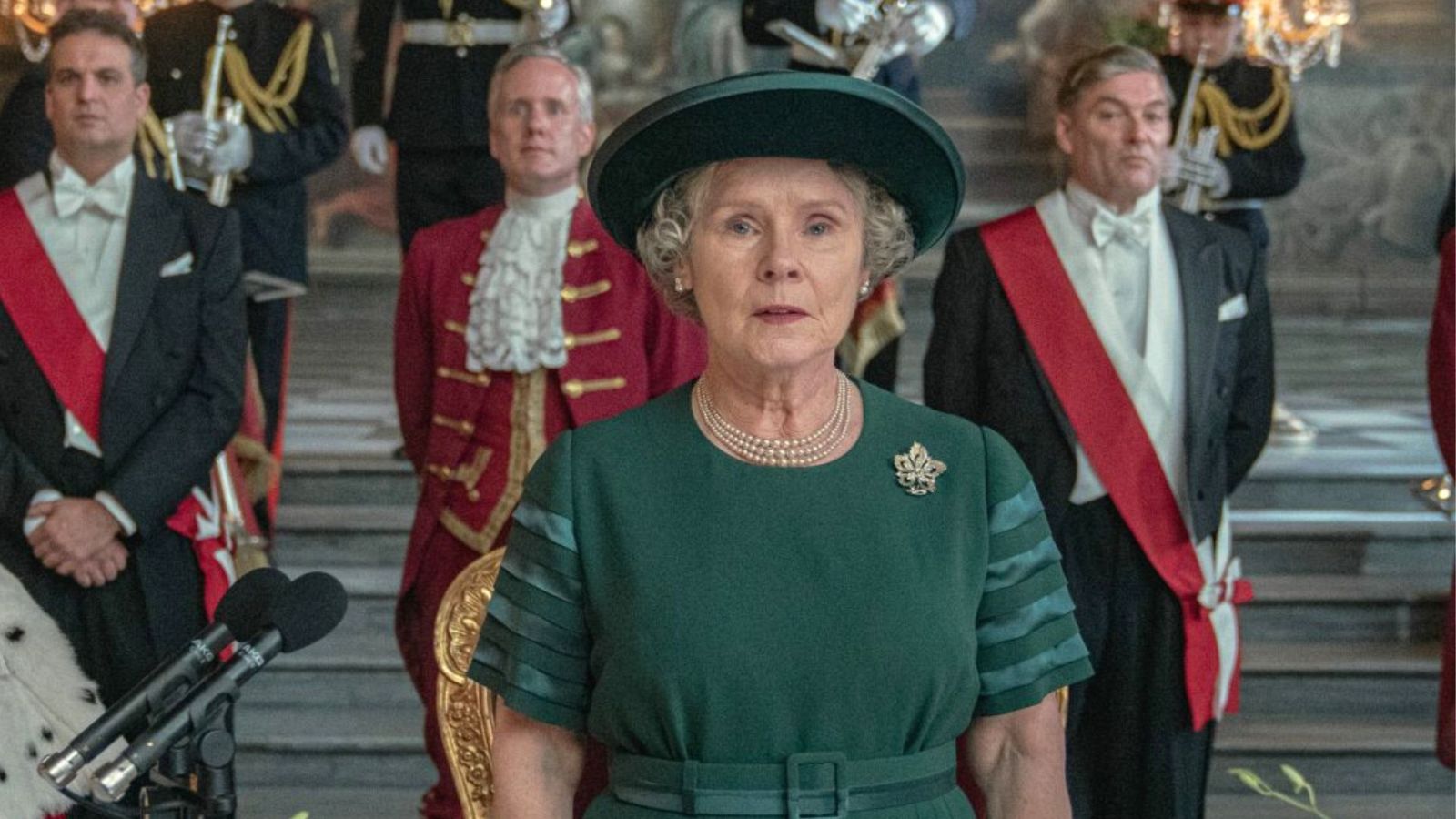 La actriz británica Imelda Staunton en 'The Crown'
