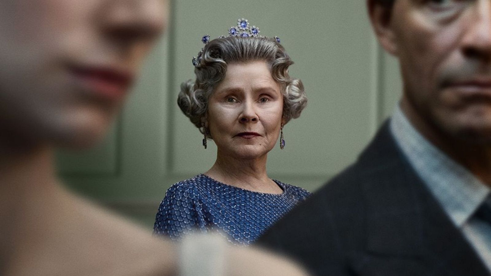 Imelda Staunton da vida a la reina Isabel II en la temporada 5 de 'The Crown'