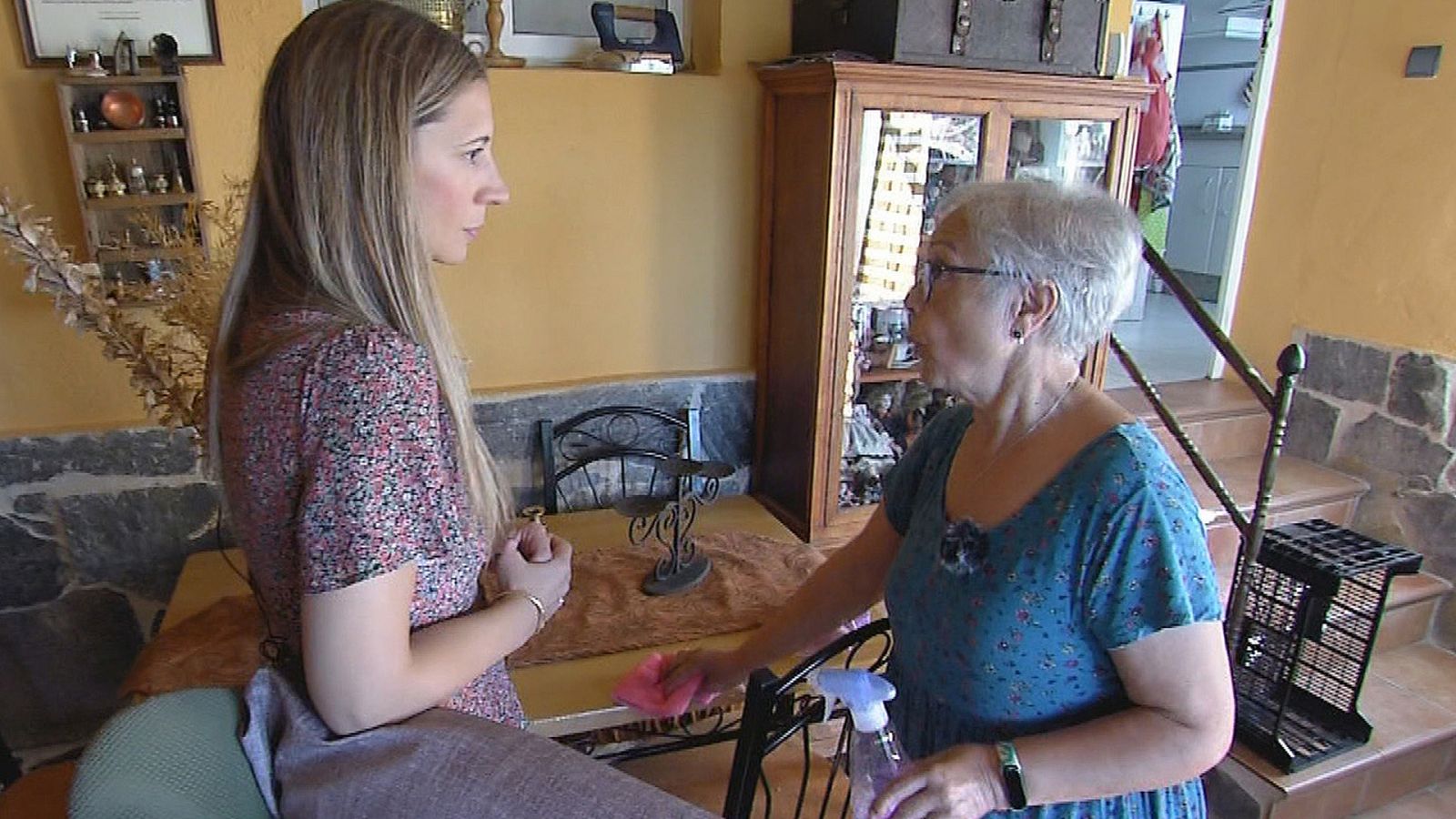 'Comando... ' se fija en las personas que se dedican a las tareas del hogar