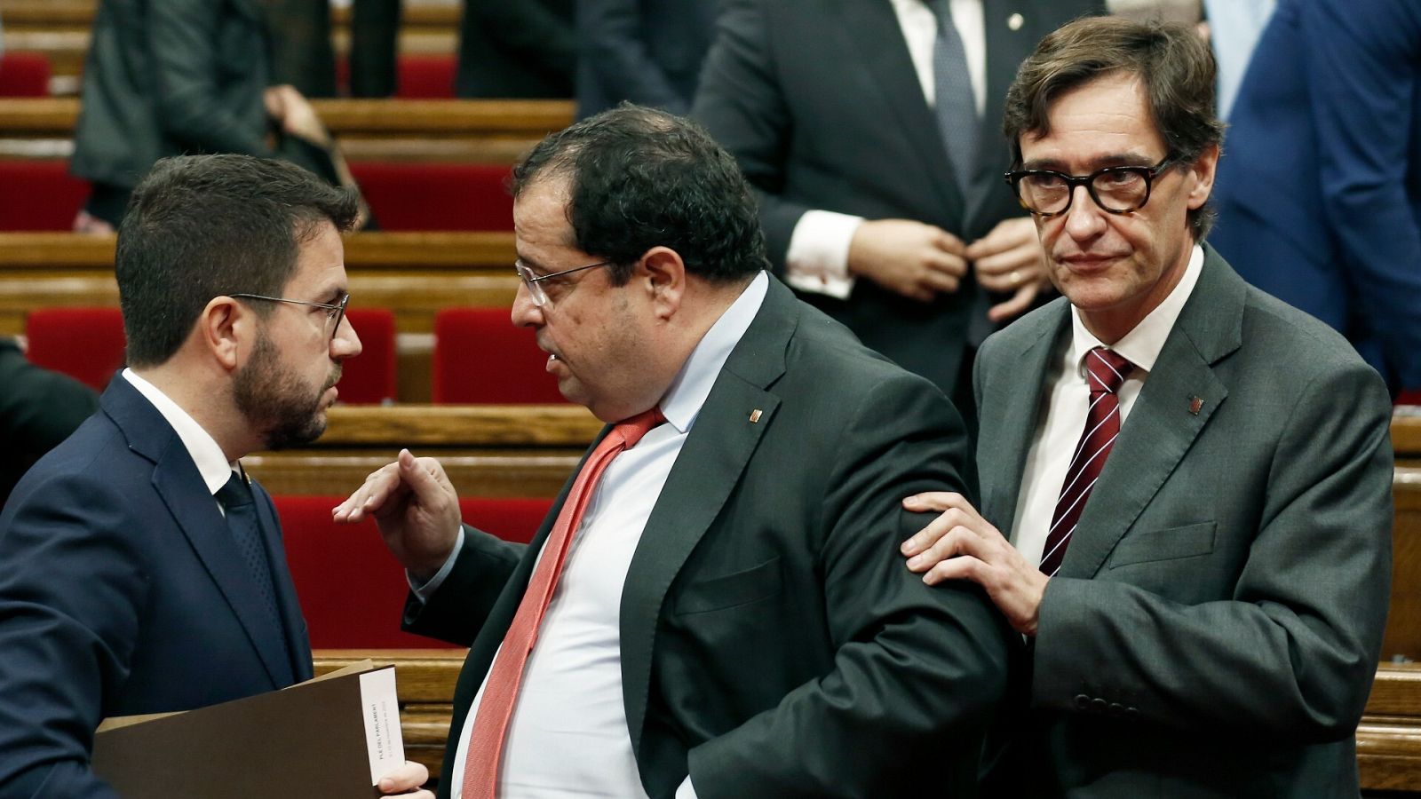 Pere Aragonès junto al conseller de Interior y el líder del PSC