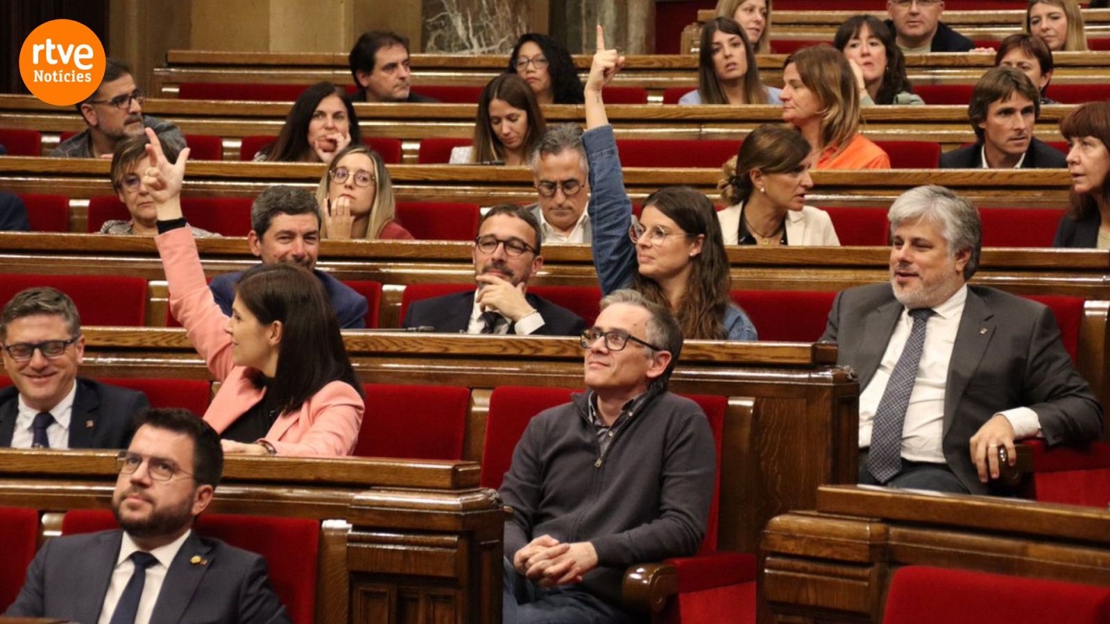 Moment de la votació de la moció de Junts al Parlament que planteja que Aragonès ha perdut la confiança de la Cambra