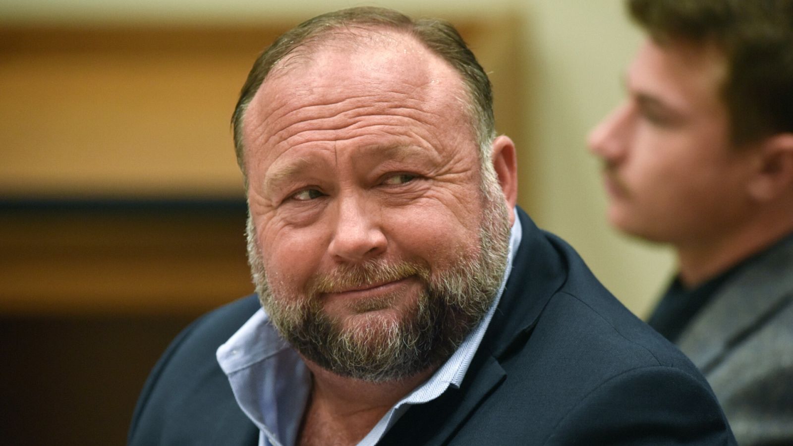 La Justicia de EE.UU. ordena al conspirador Alex Jones a pagar 473 millones de dólares más