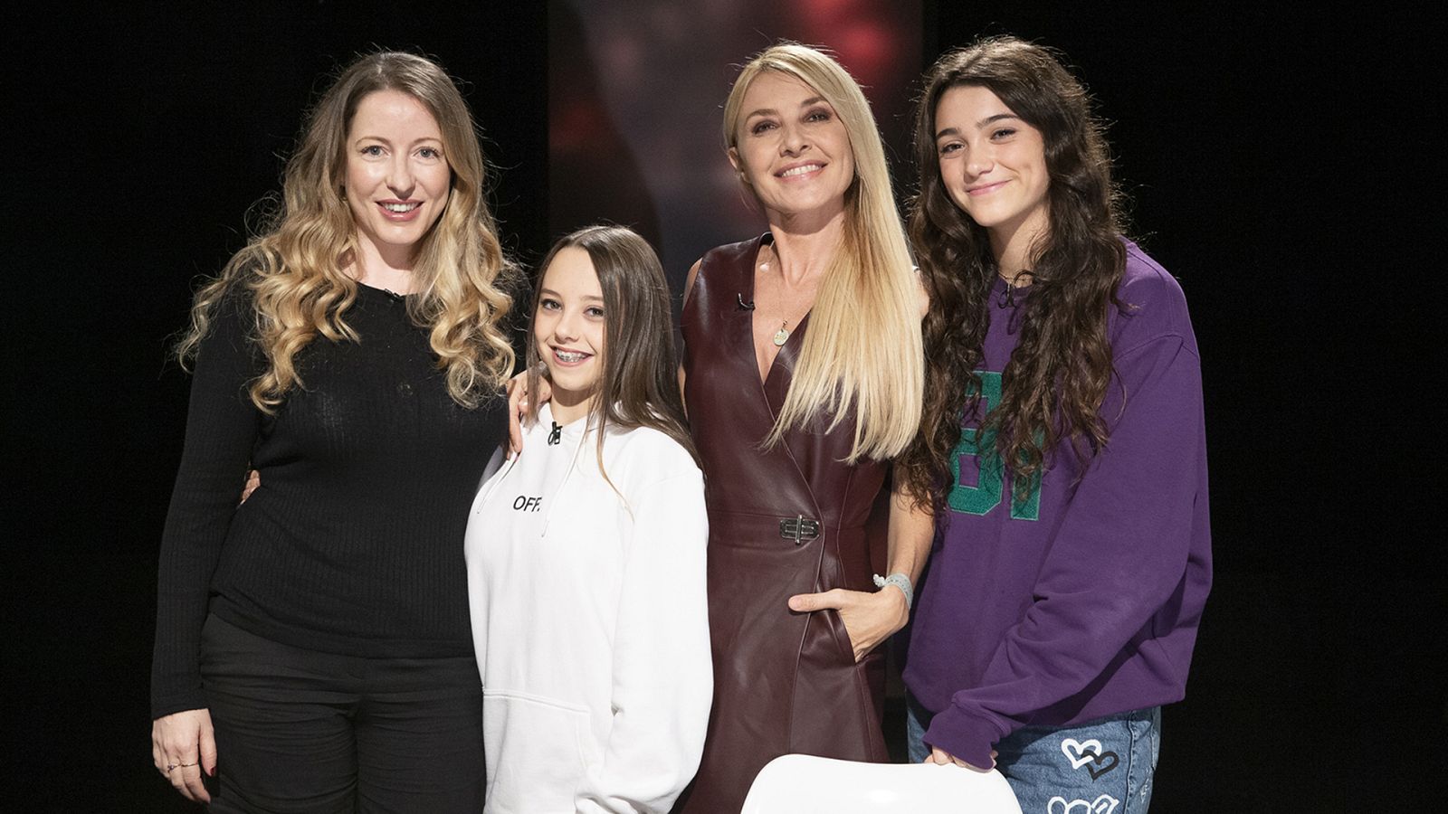 Cayetana Guillén Cuervo, con Pilar Palomero, Andrea Fandos y Carla Quílez