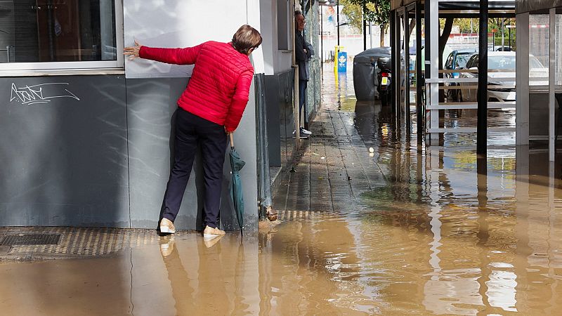 Las lluvias torrenciales en la Comunidad Valenciana dejan inundaciones y el cierre del aeropuerto de Manises