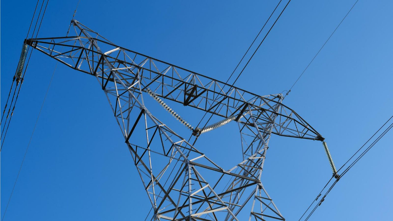 El precio de la luz sube este lunes un 8,73%.