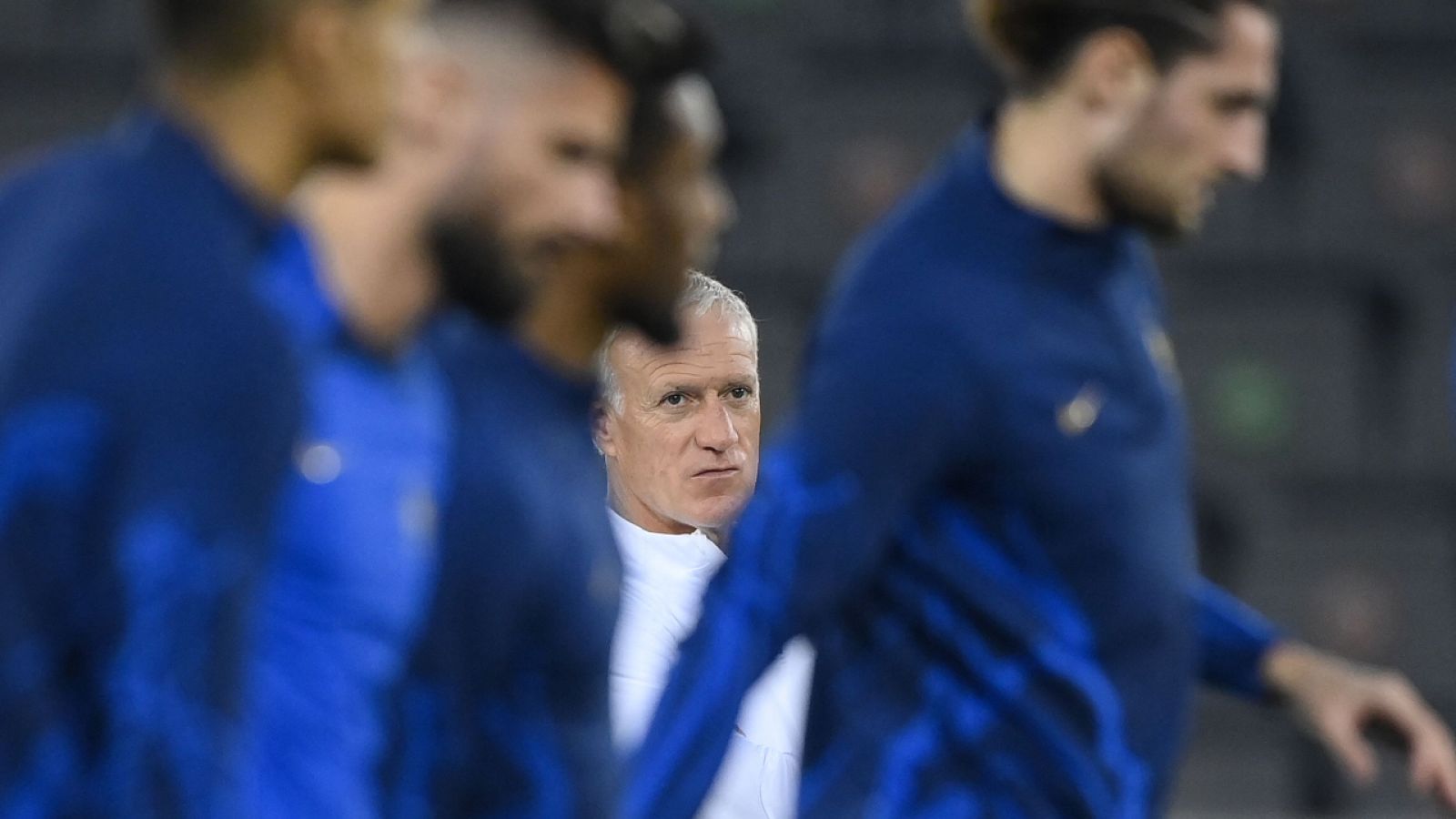 El seleccionador francés, Didier Deschamps, durante el entrenamiento previo a la final de su equipo.