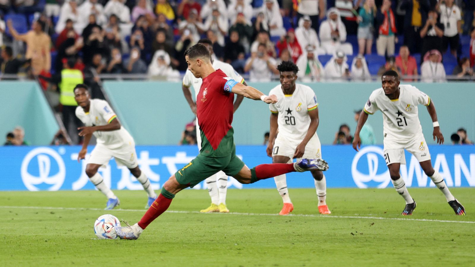 Ronaldo ejecuta el penalti