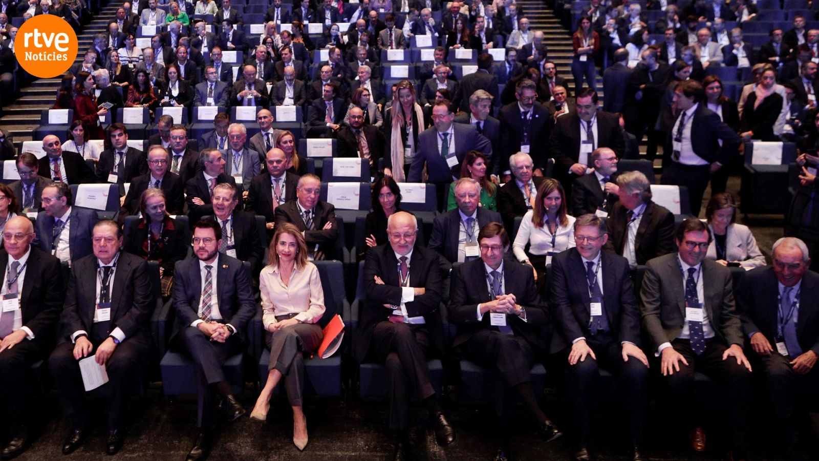 Pla general de les autoritats en l'acte en defensa del Corredor del Mediterrani al CCIB