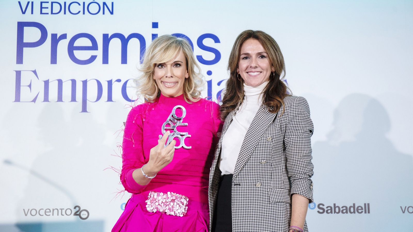 María Eizaguirre con Pilar Sainz, de Vocento