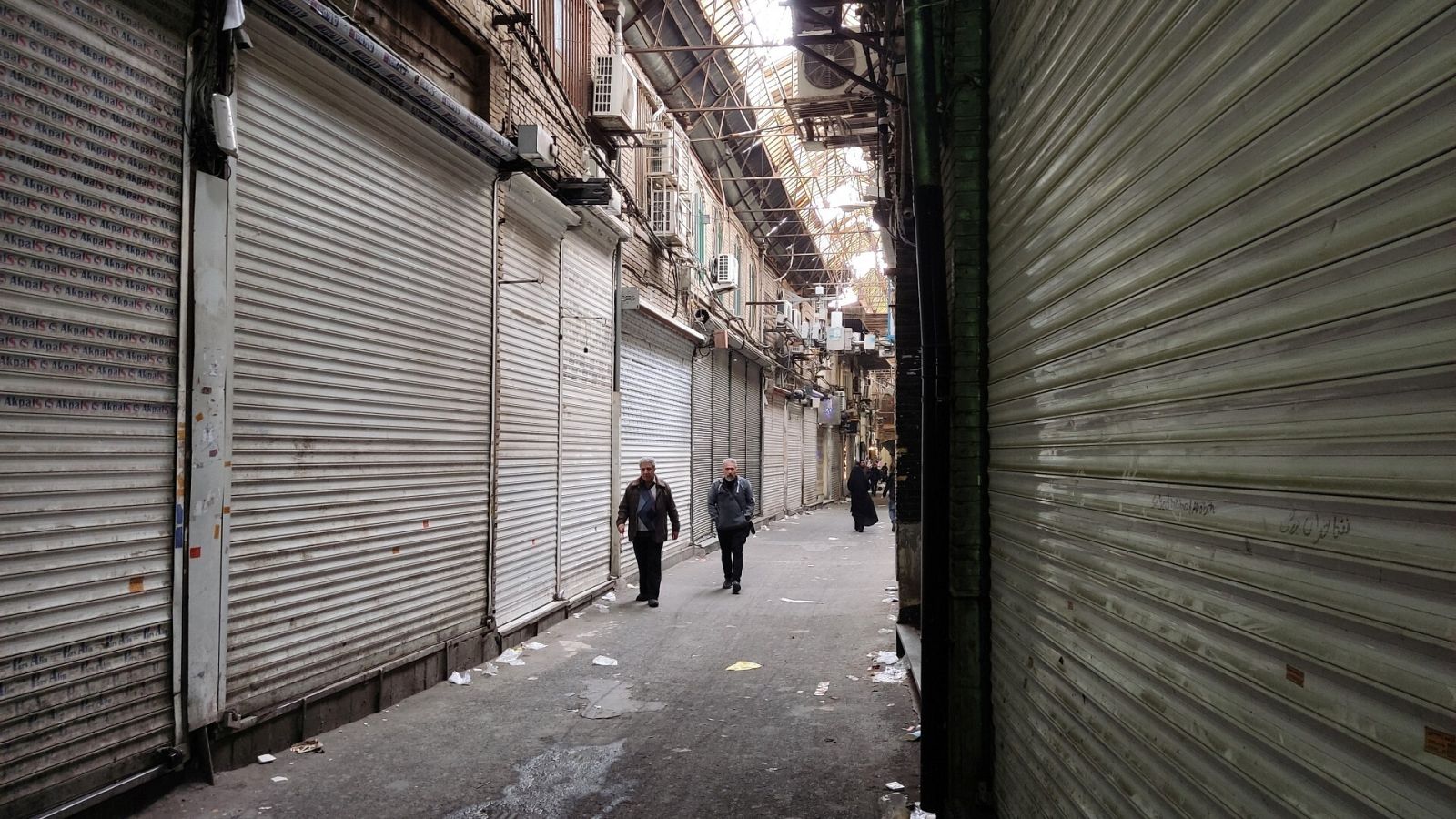 Irán amanece con 12 muertos tras una noche violenta