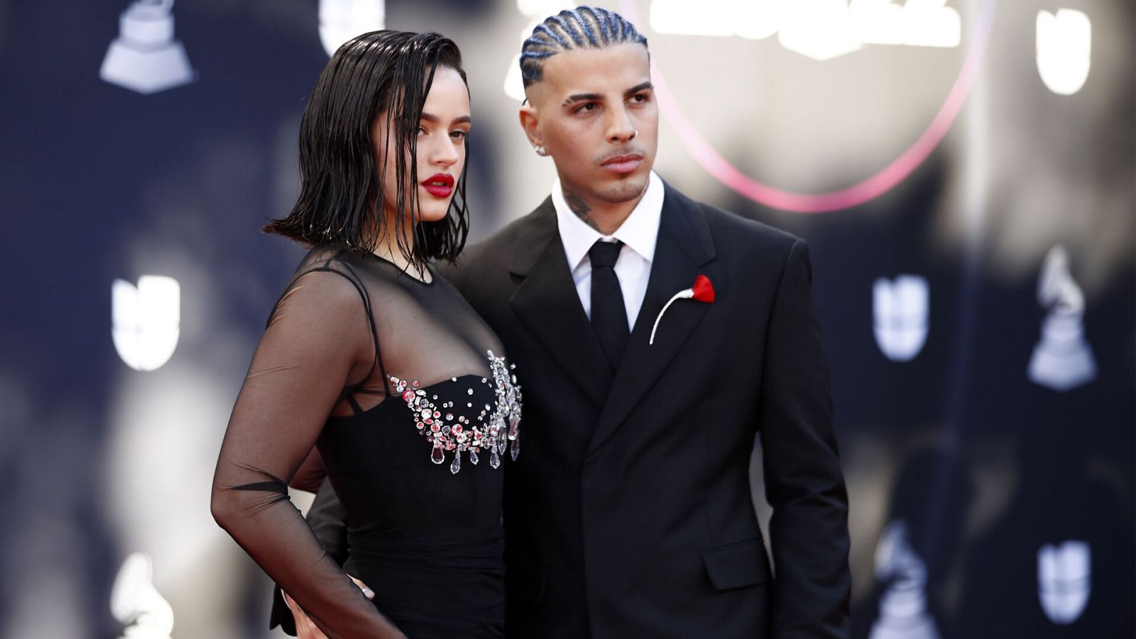 Rosalía y Rauw Alejandro en los Latin Grammy 2022