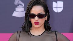 Latin Grammy 2022 | Rosalía, coroná y enjoyá en la alfombra roja