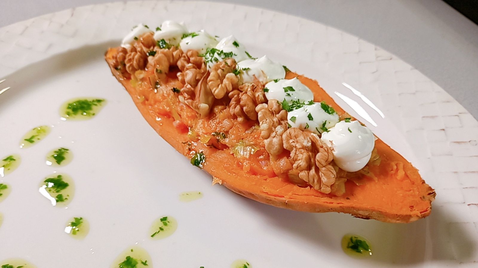 Barquitas de batata, bacon, queso y nueces