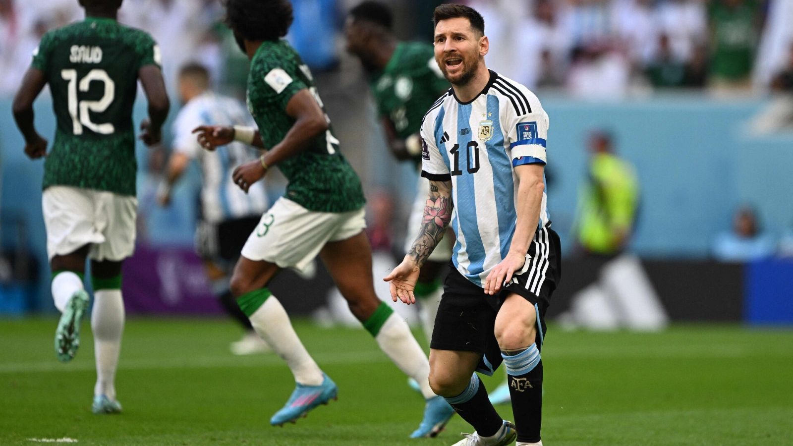 Leo Messi reacciona tras una jugada en el Argentina-Arabia de la fase de grupos del Mundial 2022