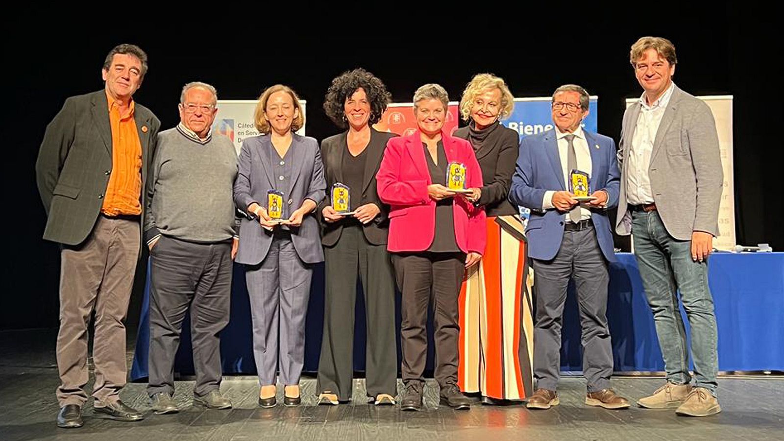 Parte del equipo del programa, en la recepción del premio