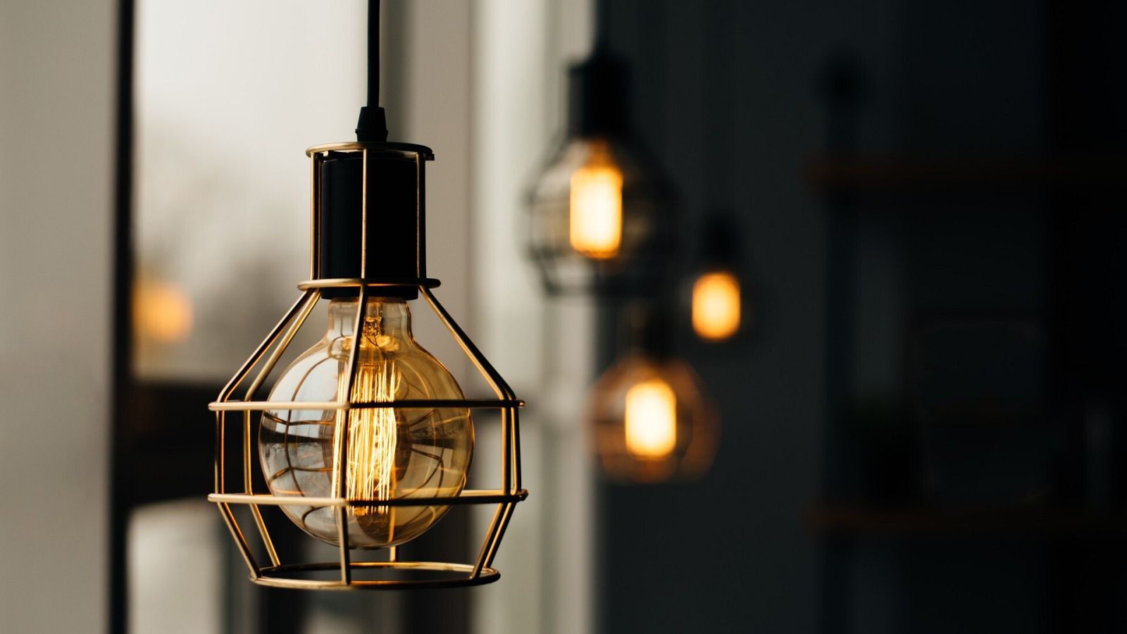 La luz se dispara un 39% este martes, hasta 149,97 euros/MWh