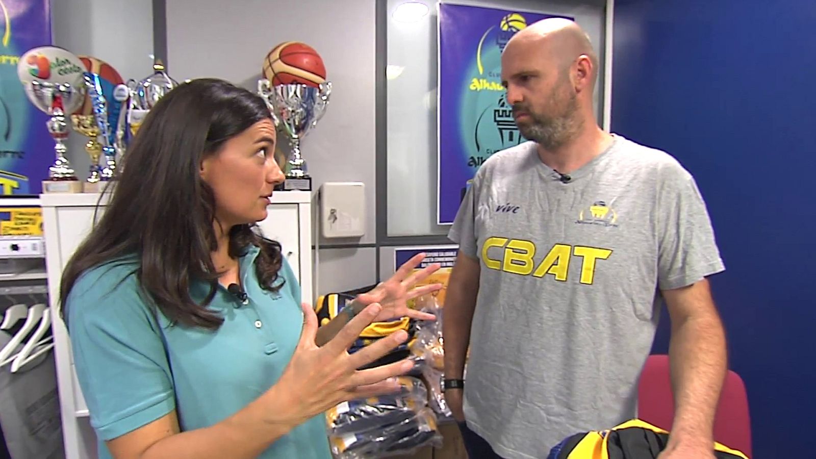 Alejandro tiene tres trabajos