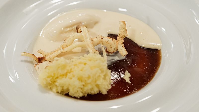 Receta de cremoso de queso con velo de caf y helado de almendra de Manu Baqueiro