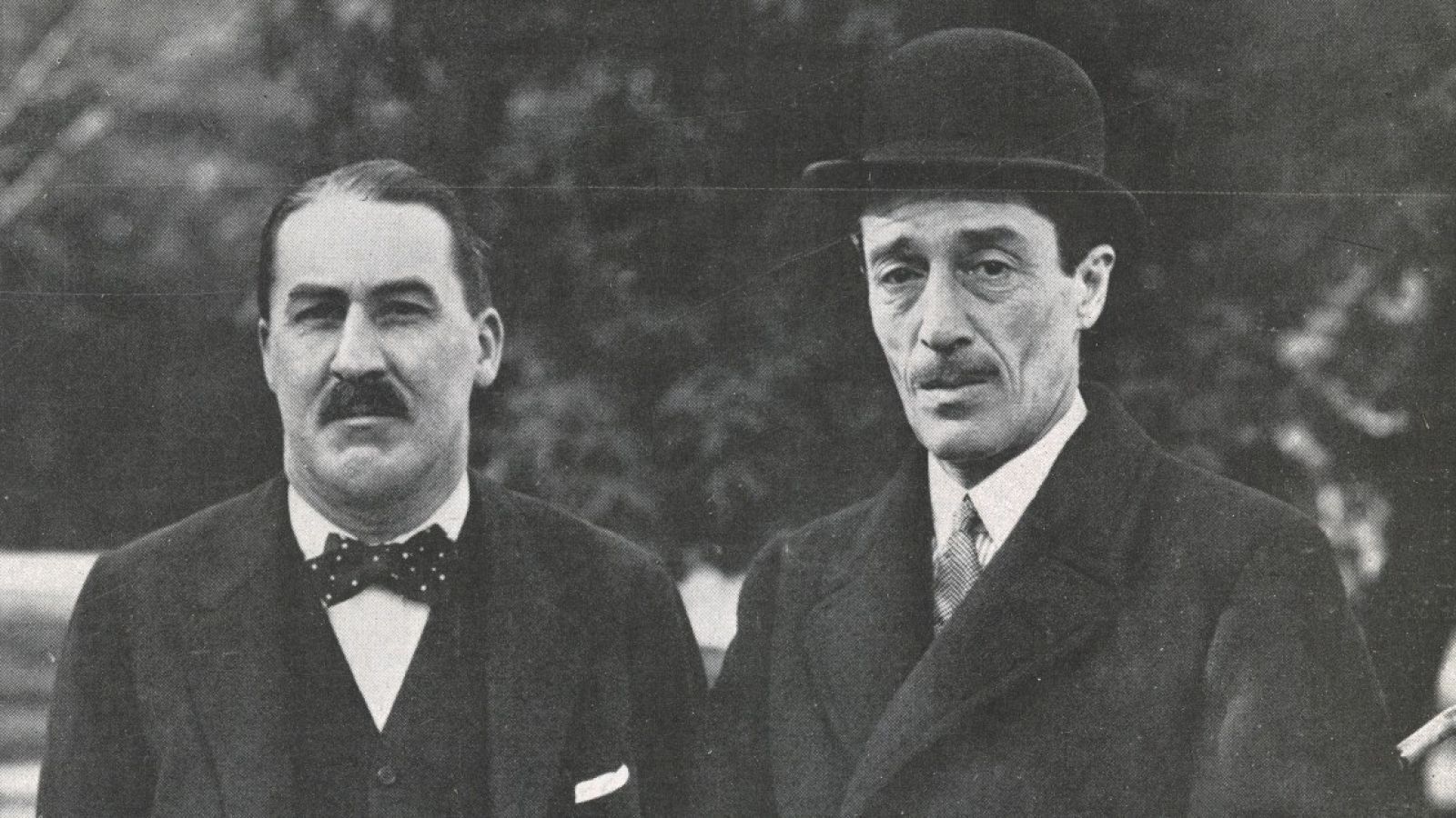 Howard Carter (izq) y el duque de Alba (dcha)