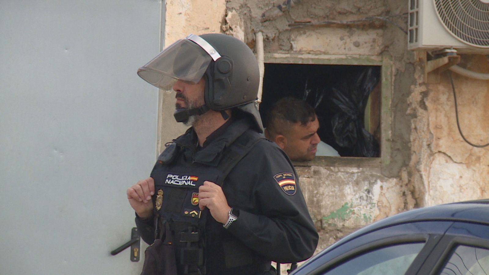 Silenci eixordador a Son Banya: es reprèn l'enderrocament de les barraques