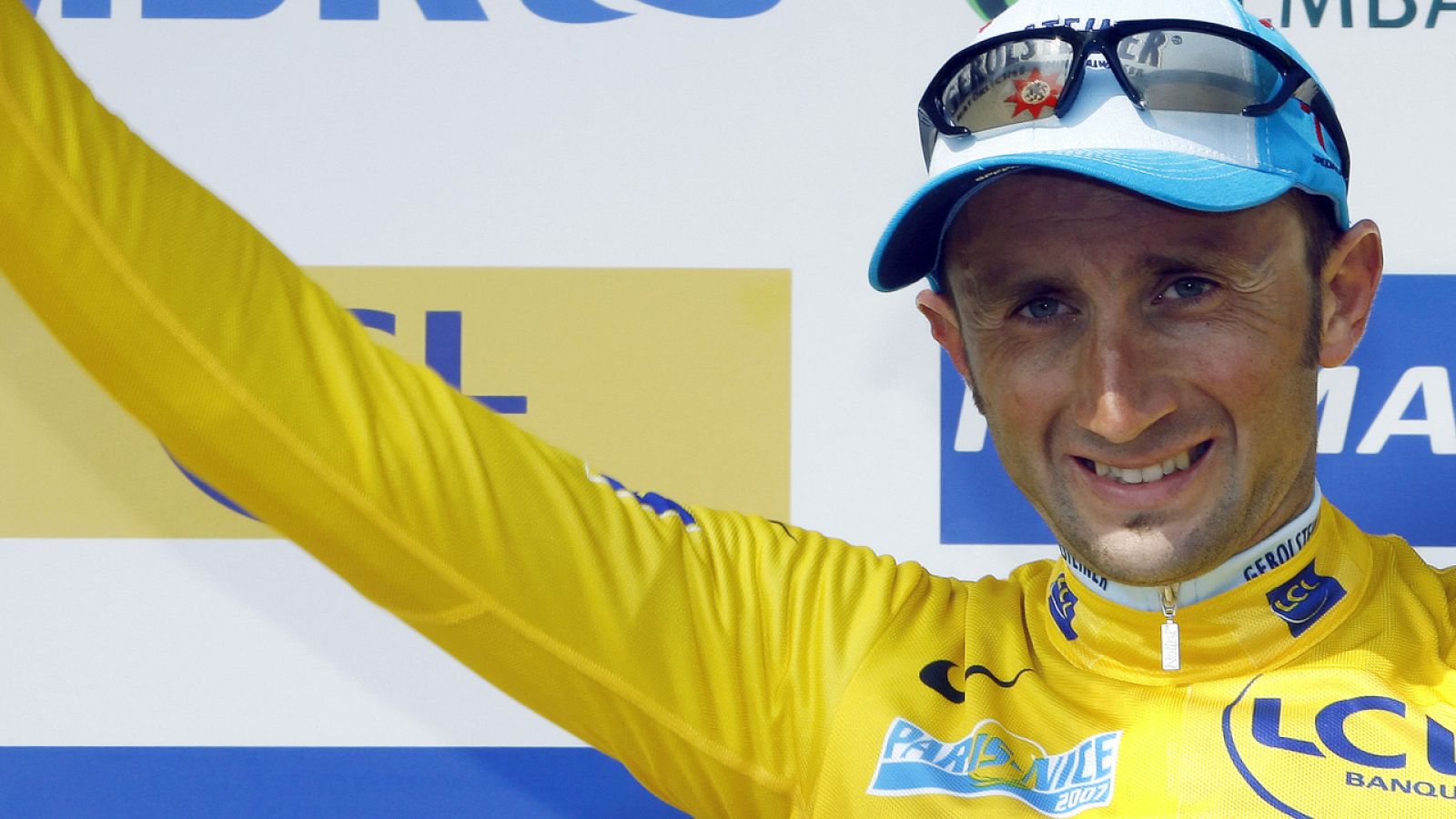 Davide Rebellin, con el maillot amarillo del Tour