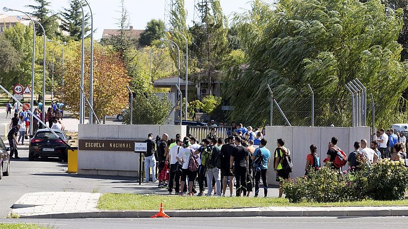 El Supremo anula una convocatoria de oposición a la Policía Nacional por excluir a quienes llevan lentes intraoculares 
