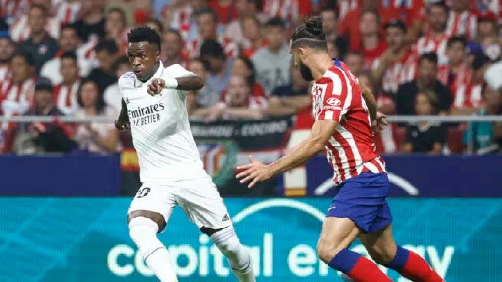 Vinicius durante el derbi con el Atlético en el Metropolitano