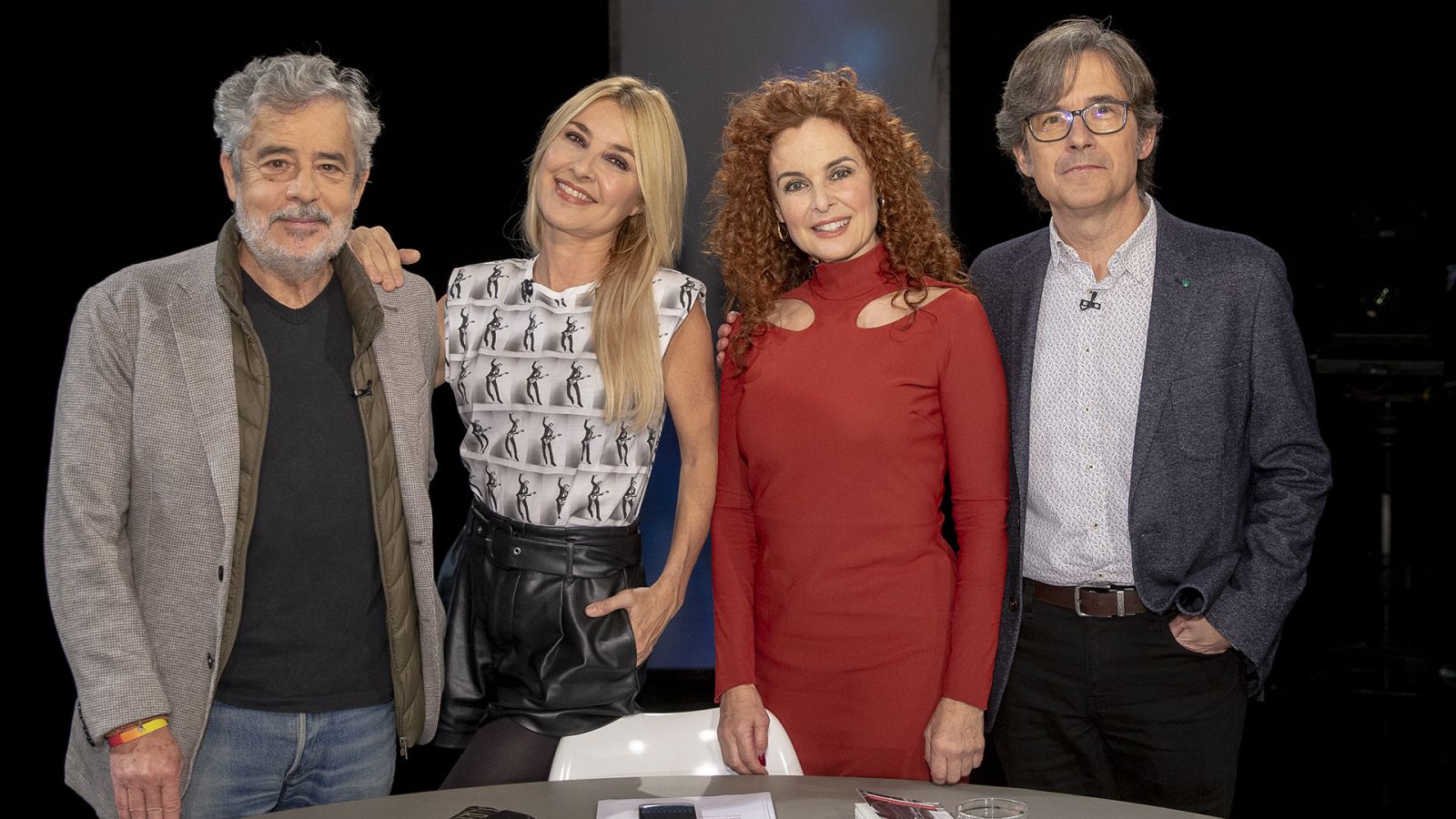 Cayetana Guillén Cuervo recibe al coguionista, Bernardo Sánchez y los actores Silvia Marsó y Carlos Iglesias