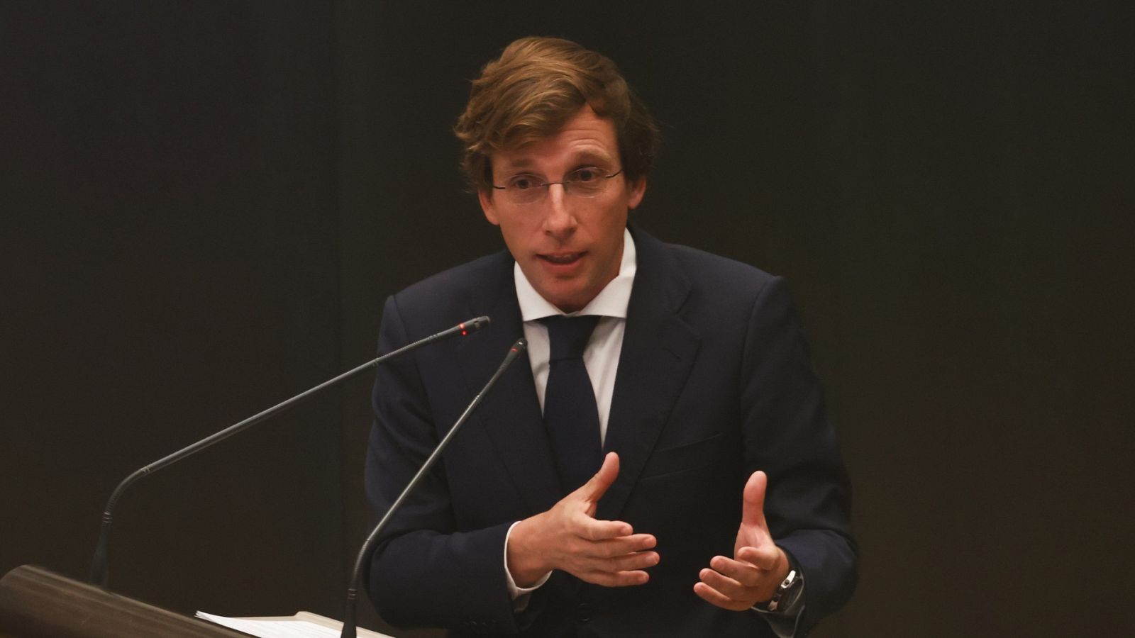 El alcalde de Madrid, José Luis Martínez-Almeida, durante el pleno de noviembre
