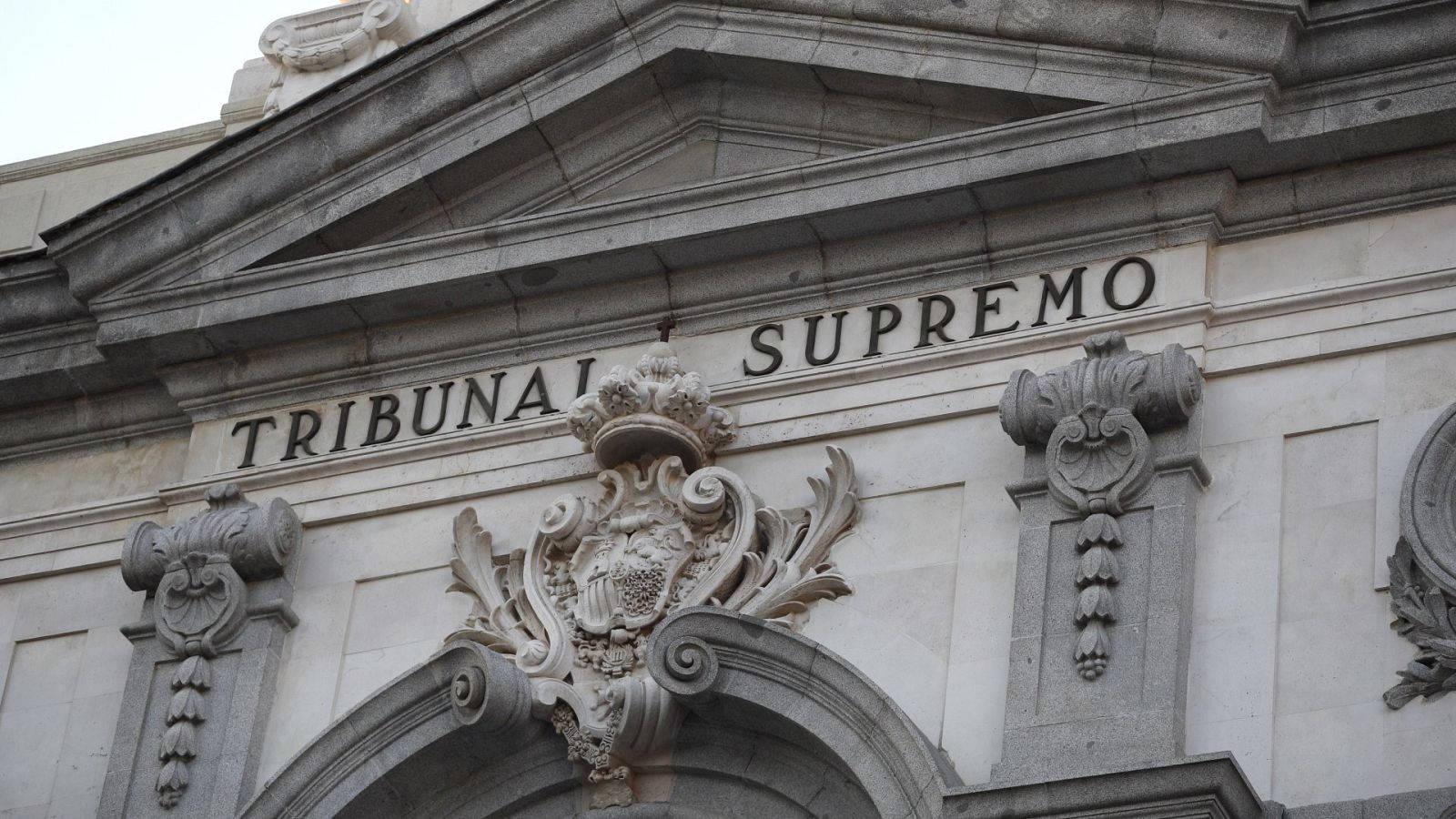 Detalle de la fachada del Tribunal Supremo