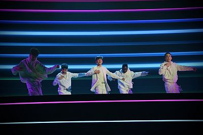 Carlos Higes, explosi�n de energ�a mediterr�nea y baile en el escenario de Erev�n