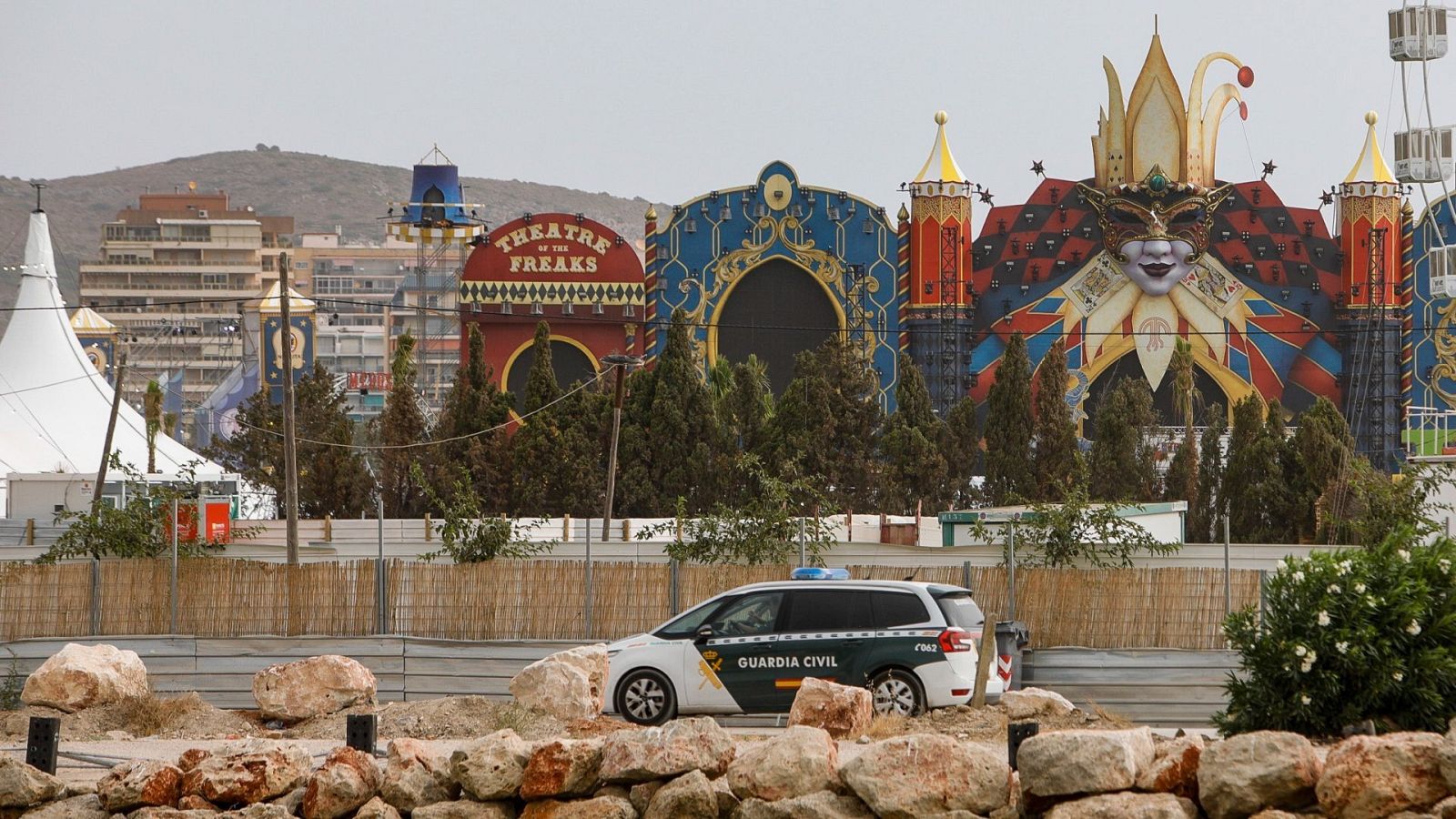 Imagen tomada desde el exterior del recinto del escenario principal del Festival en agosto