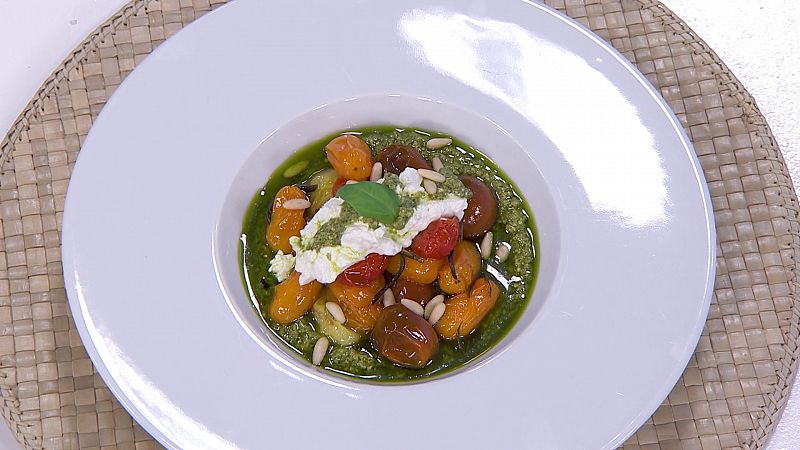 Receta de ensalada de tomates cherry, con requesón y pesto de brócoli de Marta Verona