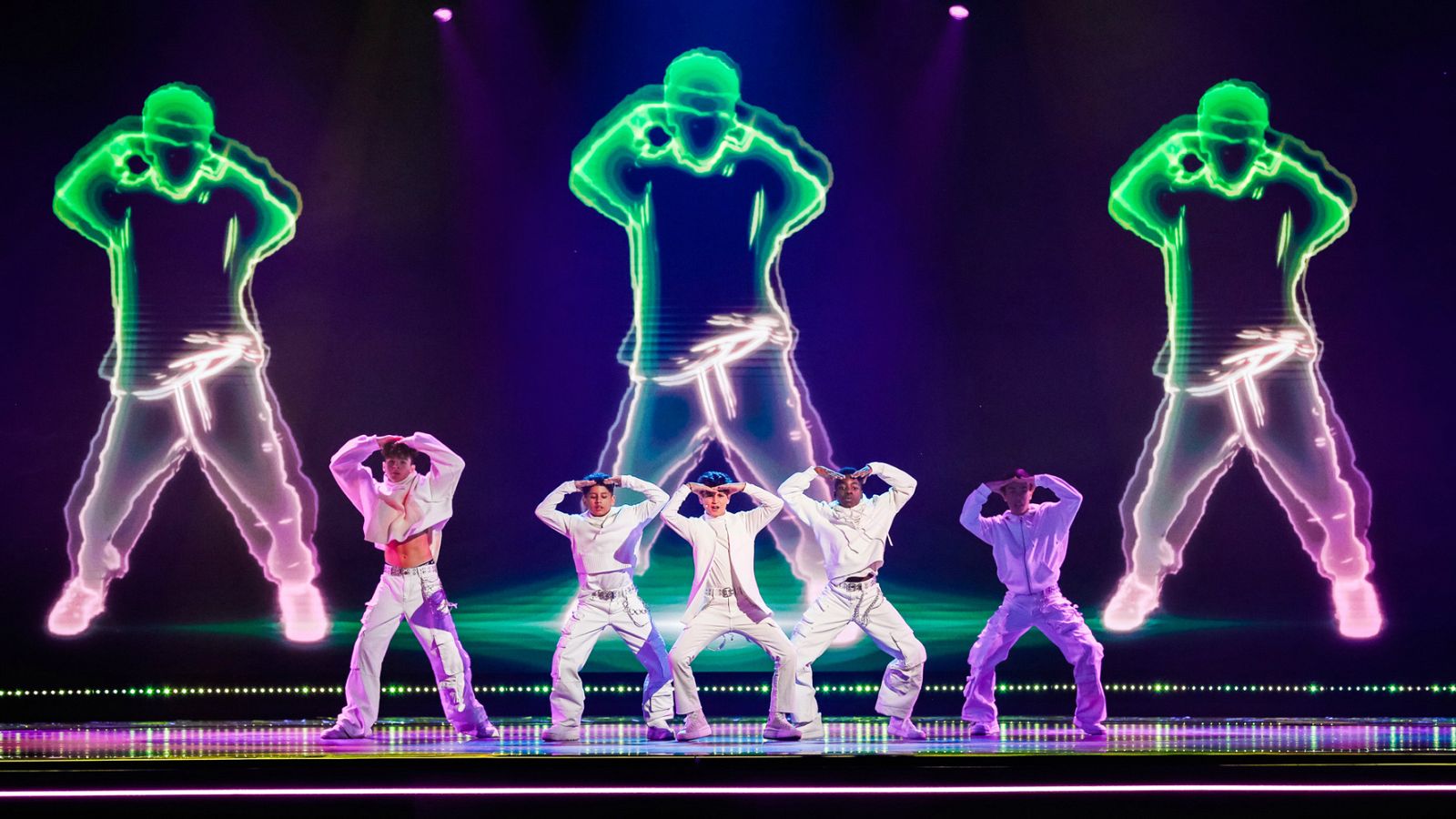 Carlos Higes y sus bailarines durante los ensayos