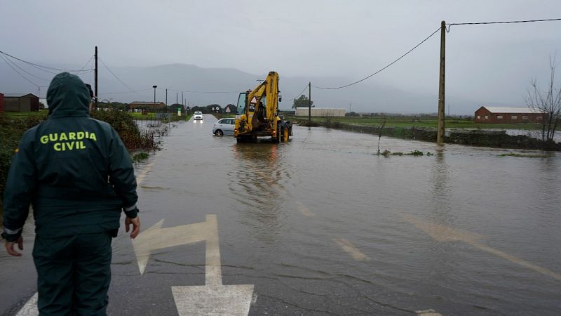 Evacuadas unas 200 personas por las lluvias que dejan cortes en carreteras y casas inundadas en Extremadura