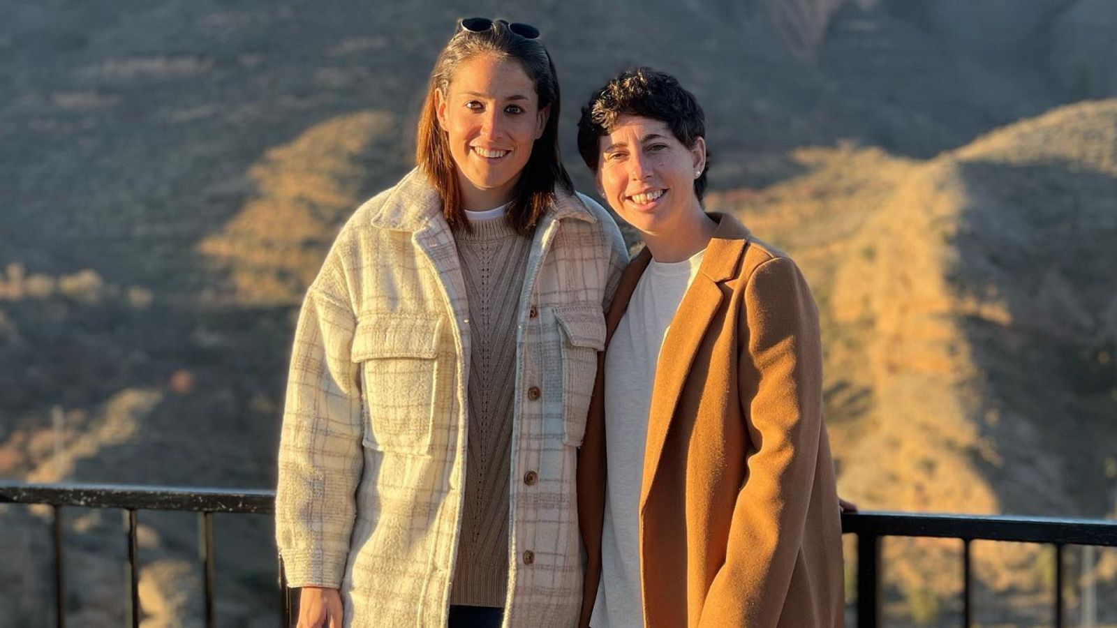 Carla Suárez junto a su pareja Olga García