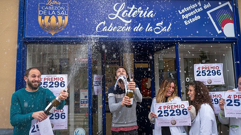 El 54.289 y el 25.296, cuartos premios de la Loter�a de Navidad 2022, reparten suerte en Zaragoza y Alicante