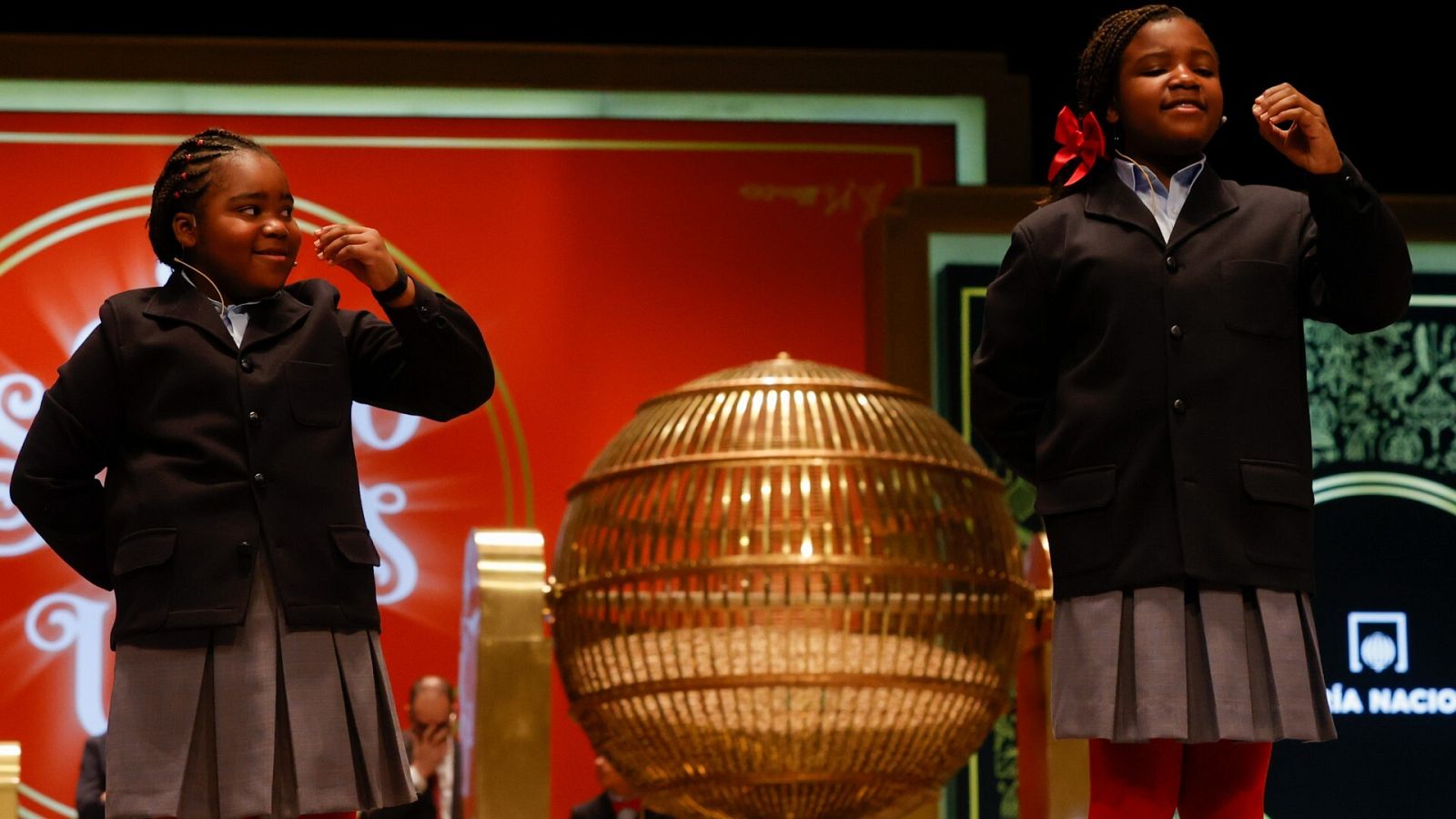 Ainhoa Rosero y Yesica Paola Valencia cantan un quinto premio