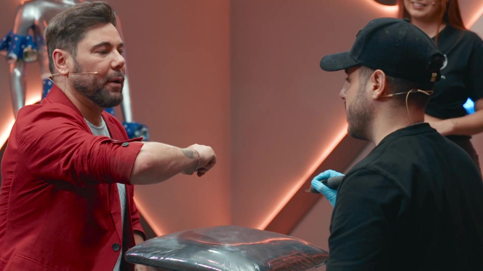 Poveda, a punto de tatuarse en 'Dúos increíbles'