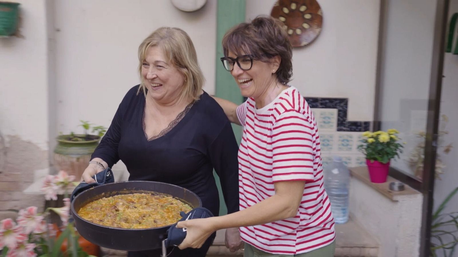 La Carmeta comparteix amb Sílvia Abril els seus trucs per cuinar els fideus a la cassola