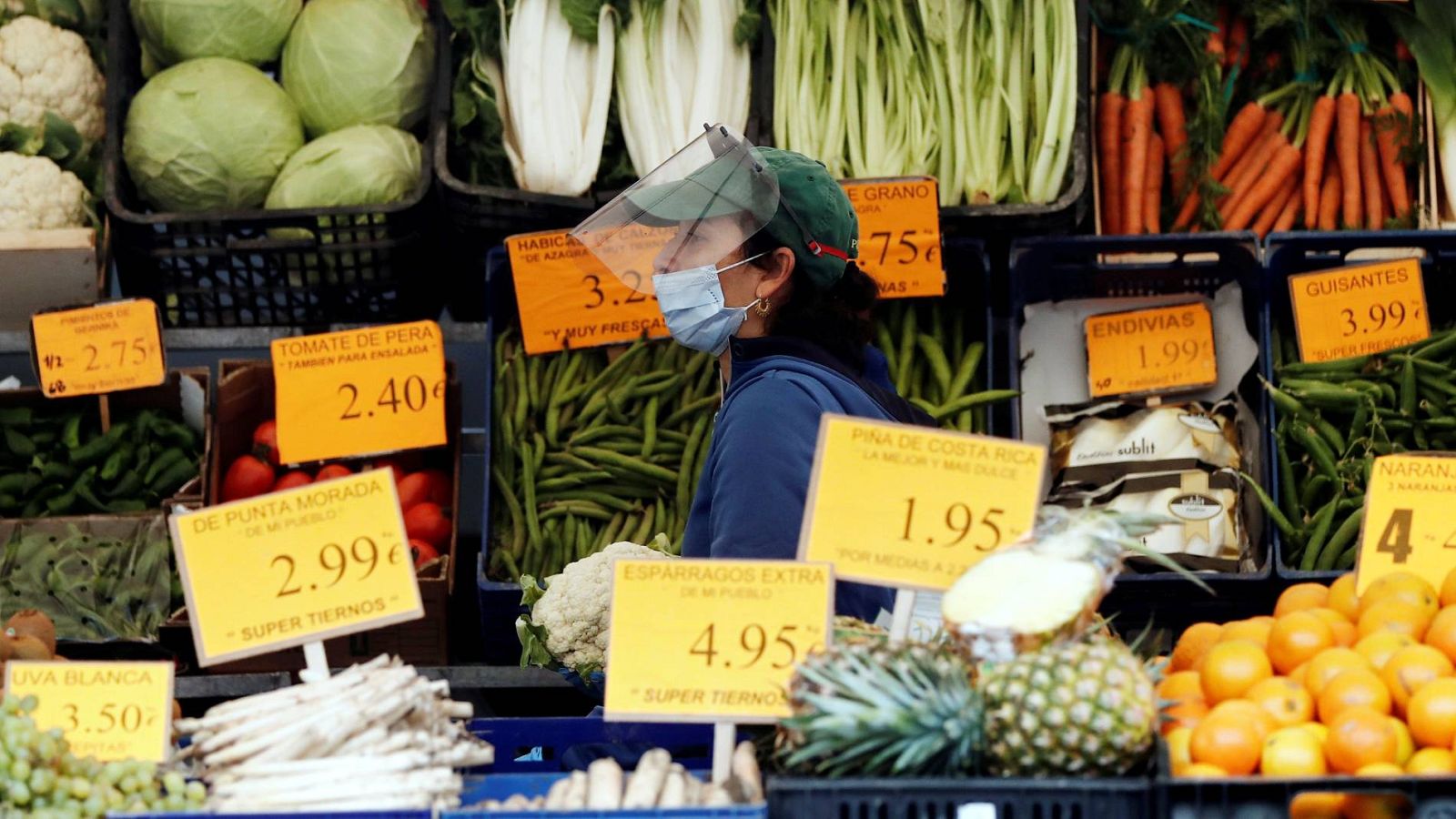 Puestos de alimentación en un mercado