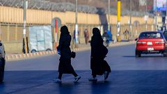 Los talibanes afganos prohíben a las mujeres trabajar en cualquier ONG
