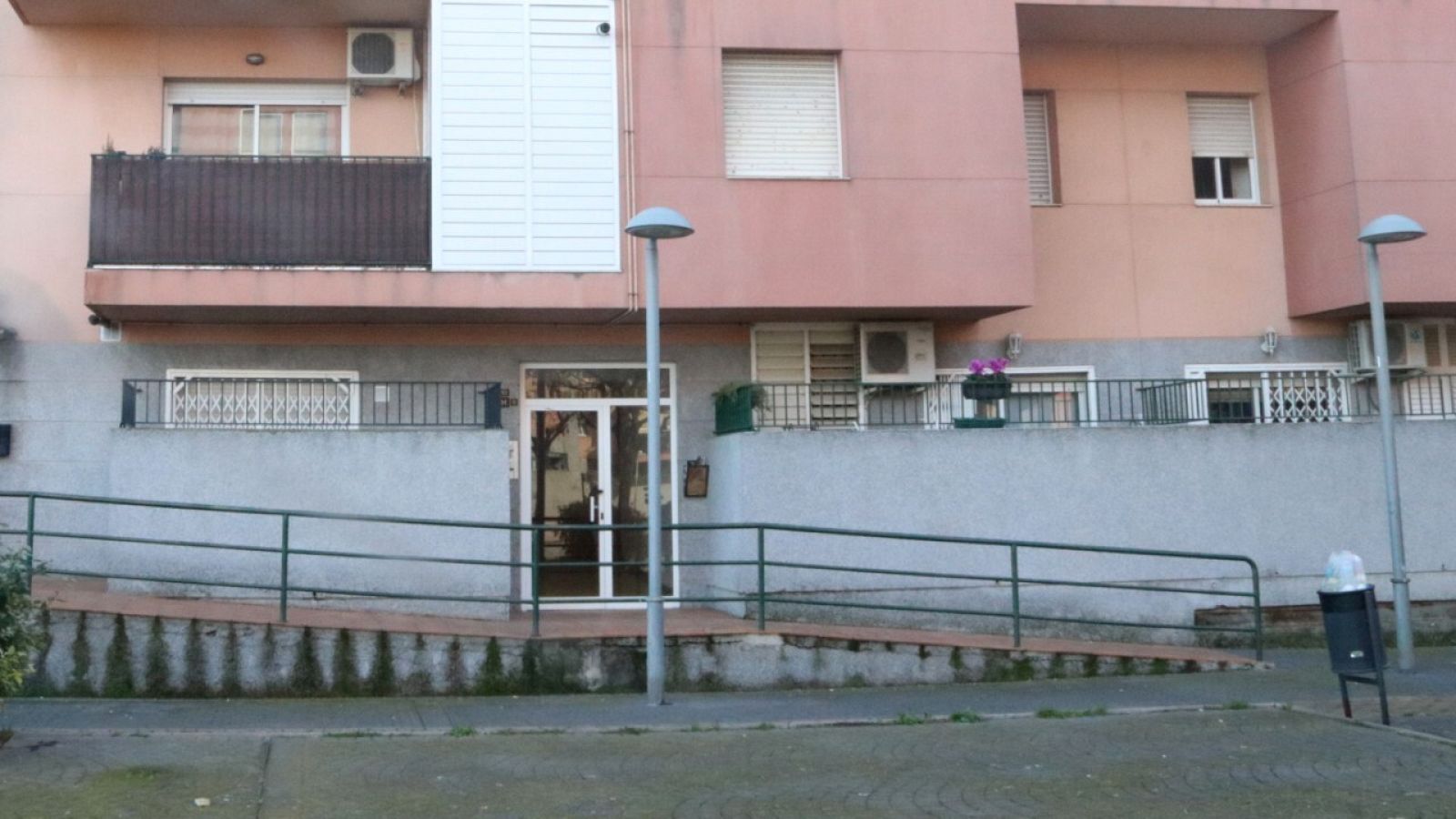 Edifici on s'han trobat la víctima, veïna de Santa Perpètua de Mogoda