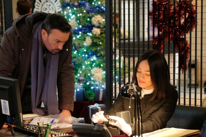 Avance 'Servir y proteger'. Dur�n y Aiko, una relaci�n en el filo (de una espada)