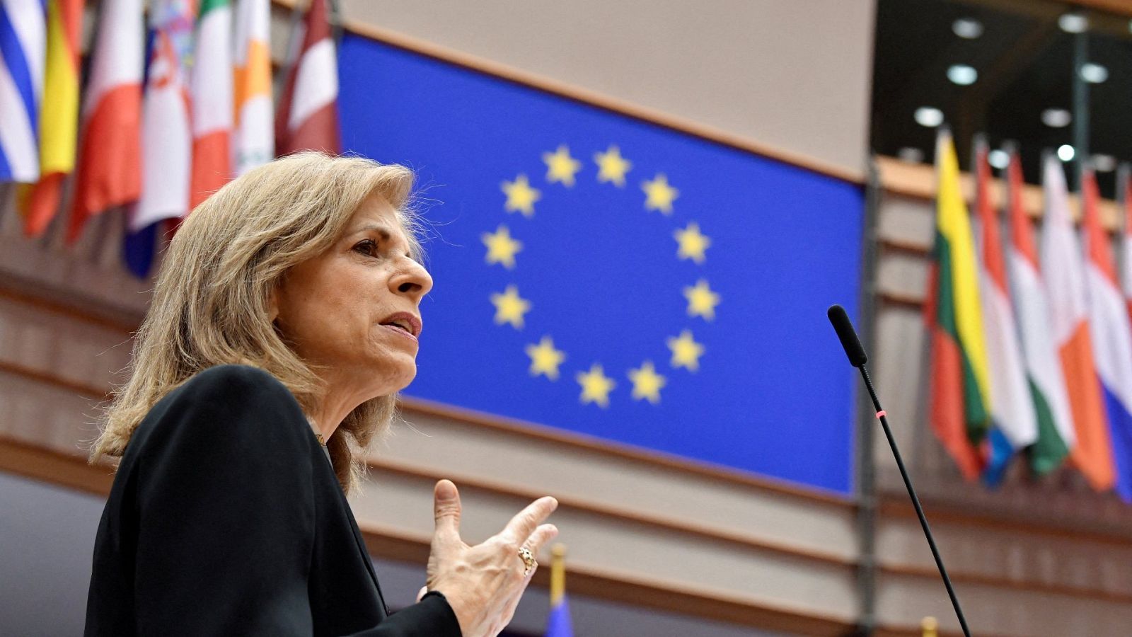 La comisaria europea de Sanidad, Stella Kyriakides, durante una sesión plenaria