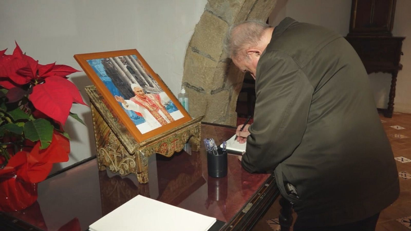 L'arquebisbat de Barcelona obre un llibre de condolences per acomiadar Benet XVI